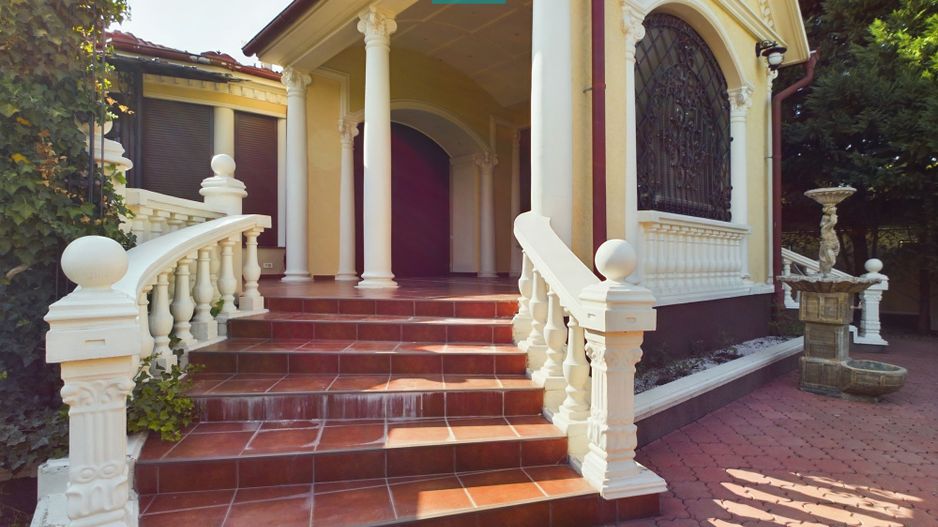 Vilă luxoasă cu o casă de oaspeți în Serbia - Poză 19