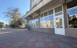 Spatiu Comercial Vitrat- 60mp - Front Stradal - Podu Ros - Poză 1