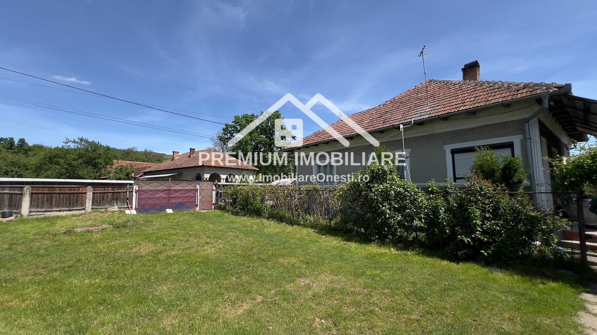 Casă de vânzare + teren 2400 mp Urgent - Poză 1