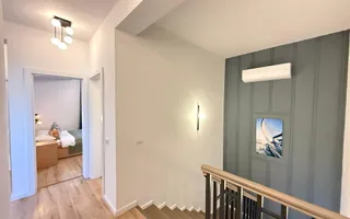 Casa moderna si cocheta. Locatie excelenta. Curte amenajata. Loc de parcare. - Poză 25