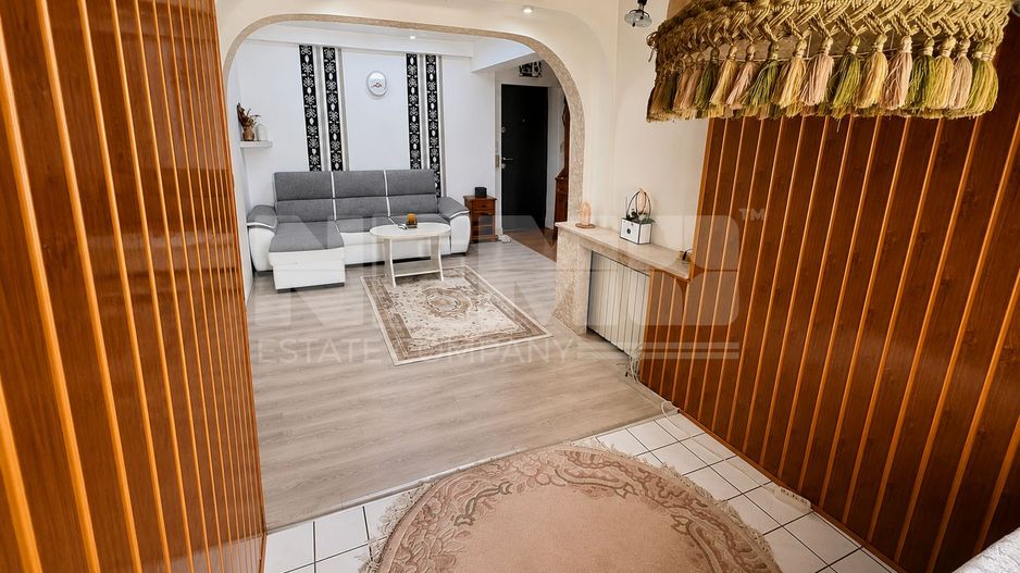 Apartament George Enescu | 3 camere | Etaj 6 | Mansarda | 95000 Euro - Poză 2