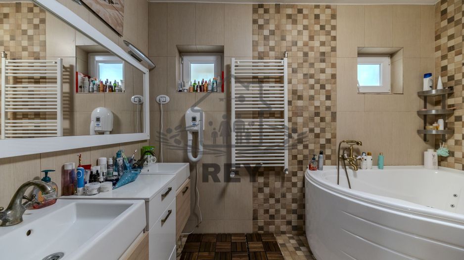 De Vânzare Vila Superba la liziera parcului Sub Arini - Poză 5