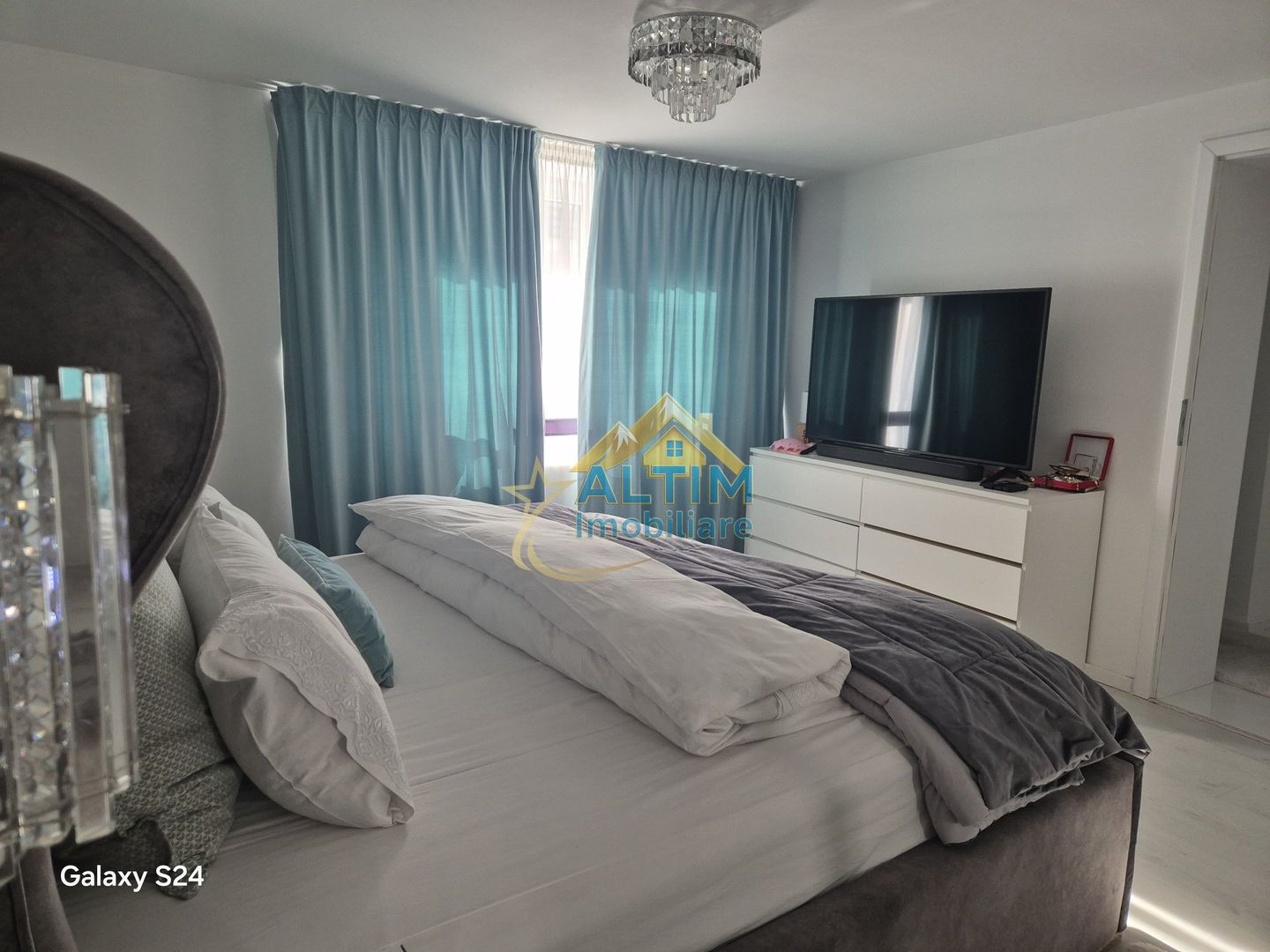 Casă cu 5 camere în Răcădău, Brașov - Poză 1