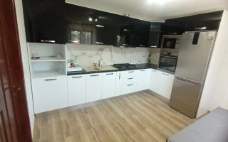Casă modernă, 4 camere, curte generoasă, Poiana (Deleni) - Poză 2