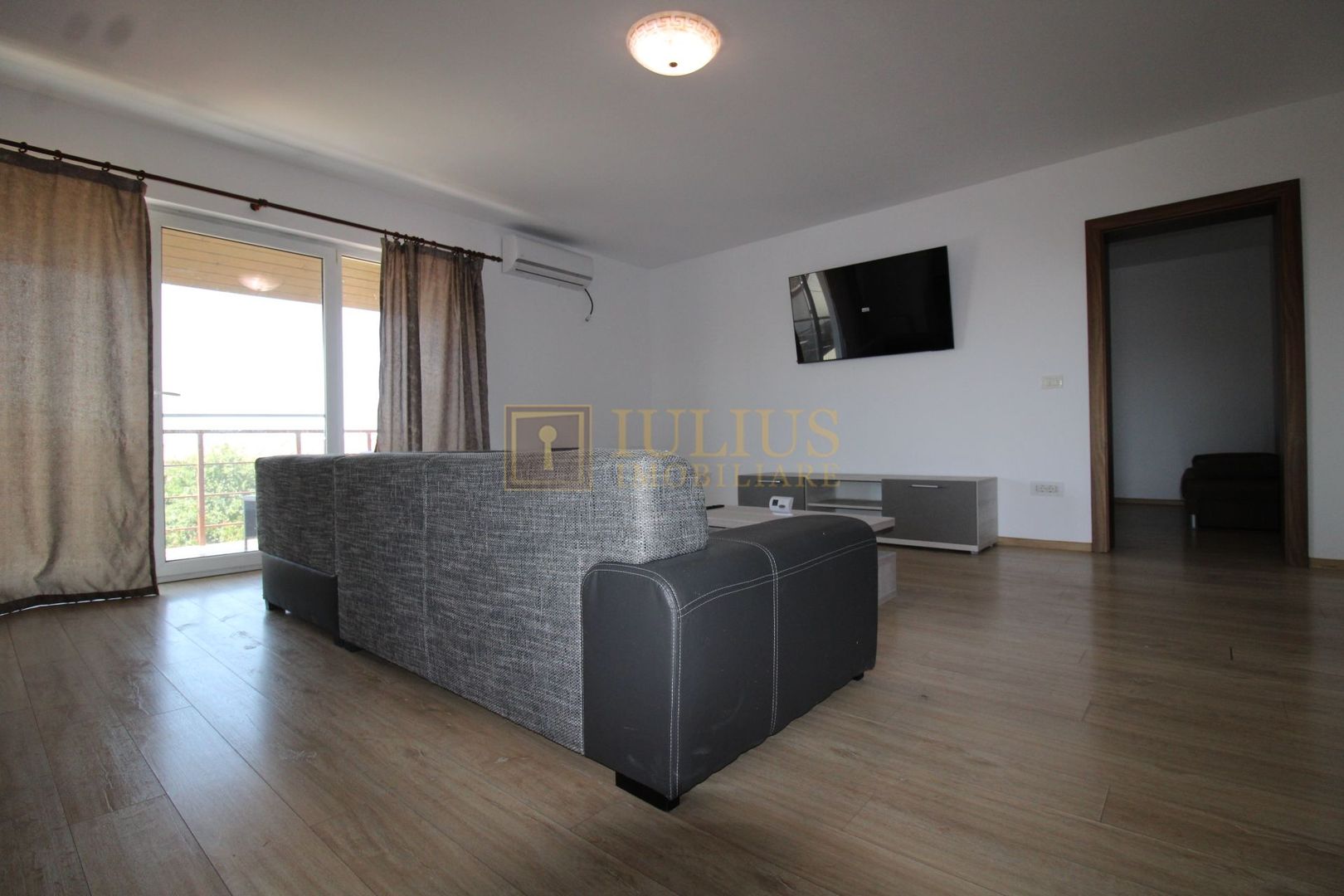 apartament la curte, 2 băi, loc de parcare, zona linistita, dressing - Poză 4