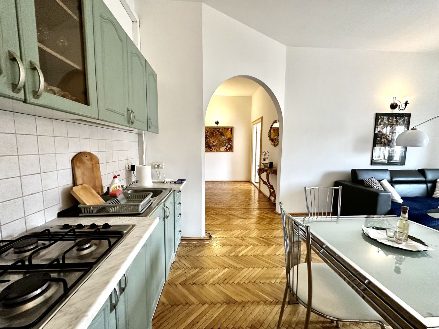 Apartament cu 2 camere,  clasic si boem, cu vedere in Piață Victoriei - Poză 6