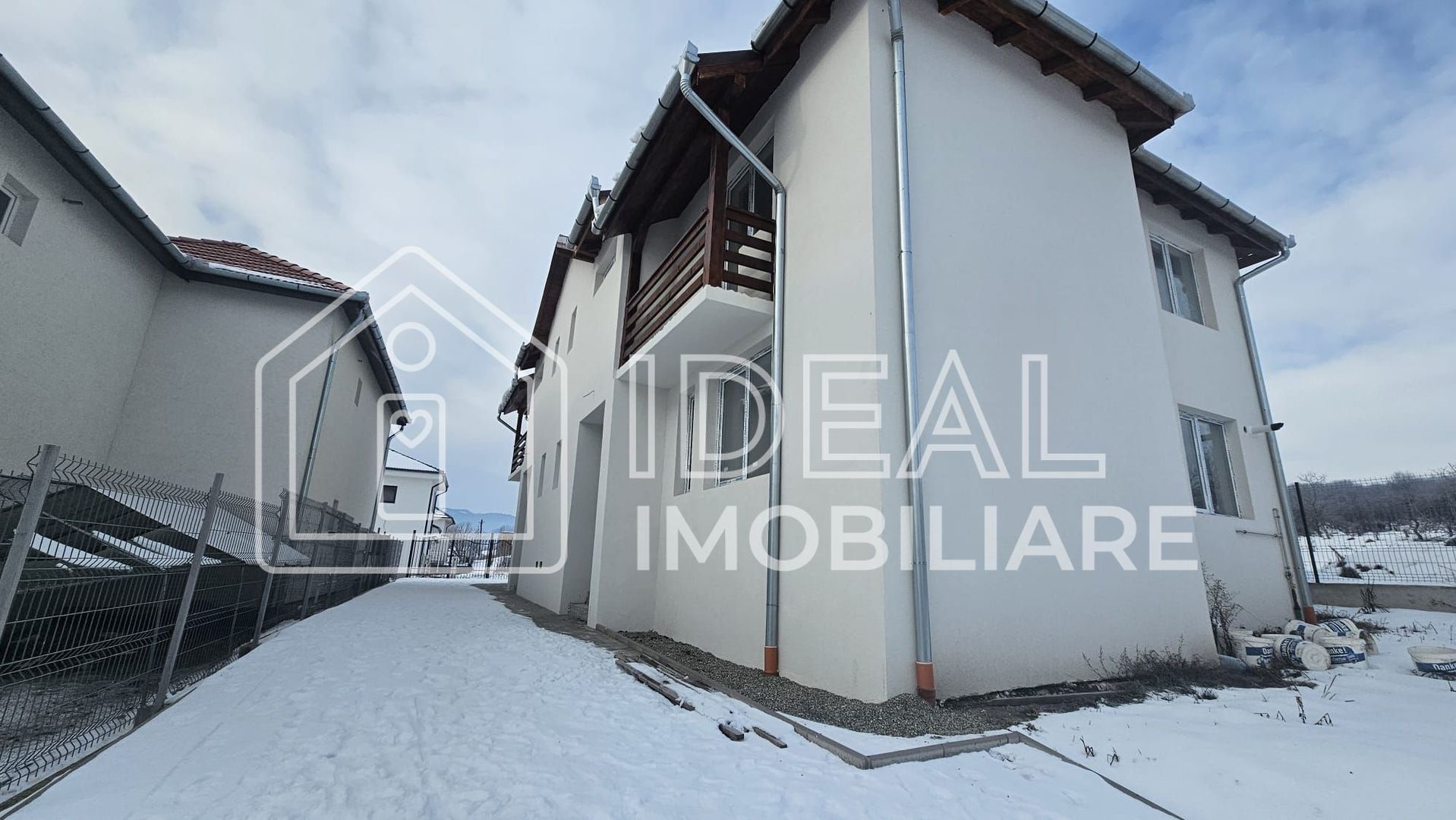 Duplex cu 4 camere, si 250 mp de curte - Poză 1