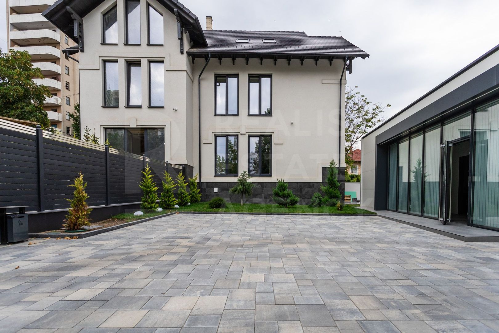 Chirie, casă, 4 camere, strada Ion Dumeniuc, Ciocana - Poză 1