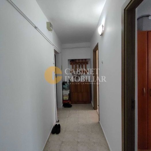 CUG la bulevard 1 camera Decomandat - 40mp - etaj intermediar - Poză 4