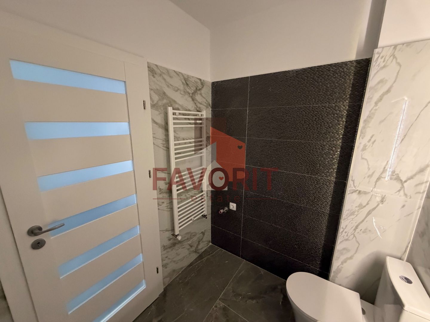 Disponibil imediat. Decomandat. Spatios - Poză 12