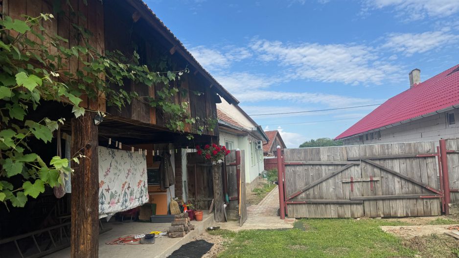 Casa individuala in Arpasu de Sus, teren mare, partial renovata - Poză 32