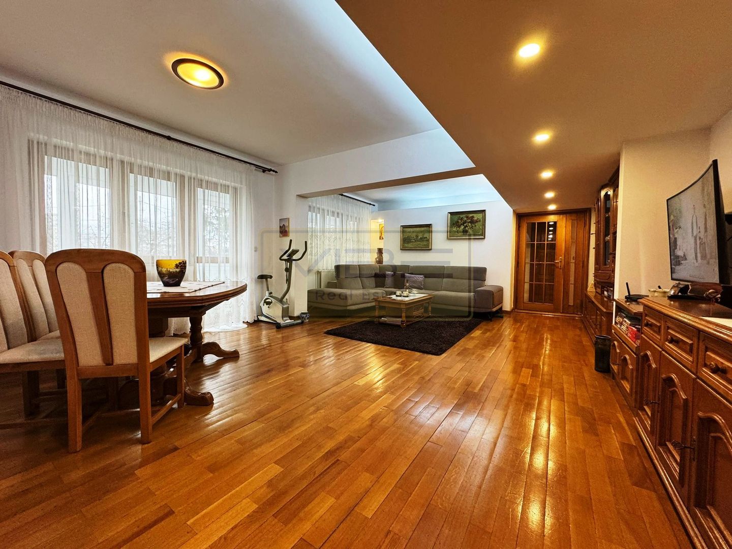 Apartament 3 camere 2 bai central Rond Podu Ros - Poză 4