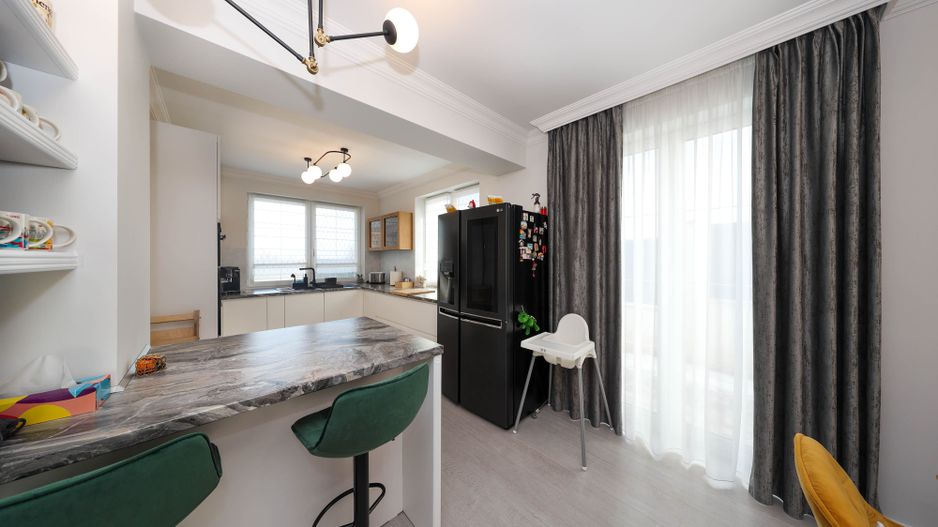 Casă ideală pentru familie în Brașov, Bunloc – spațioasă, luminoasă, priveliște - Poză 13