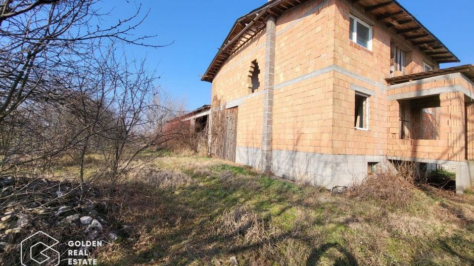 Casa la rosu, teren 7105 mp, Lipova - Poză 3