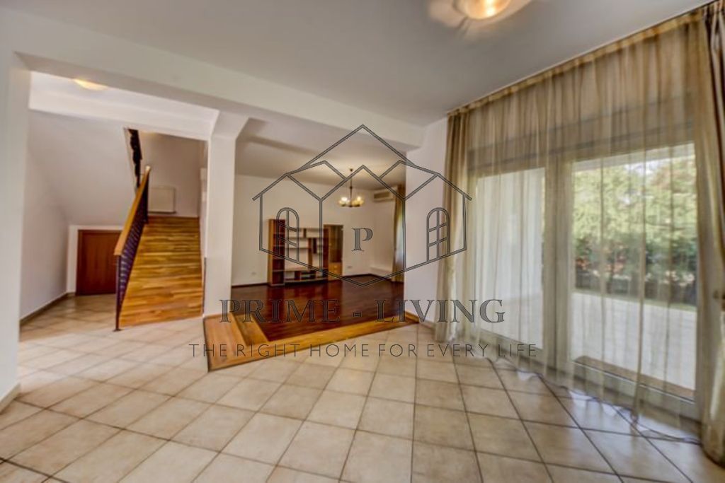 VILA SPATIOASA CU 5 DORMITOARE LA INCHIRIERE IN PIPERA LANGA SCOLI - Poză 2