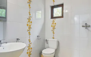 Casă cu teren generos în Mioveni, cartier Colibași - Poză 14