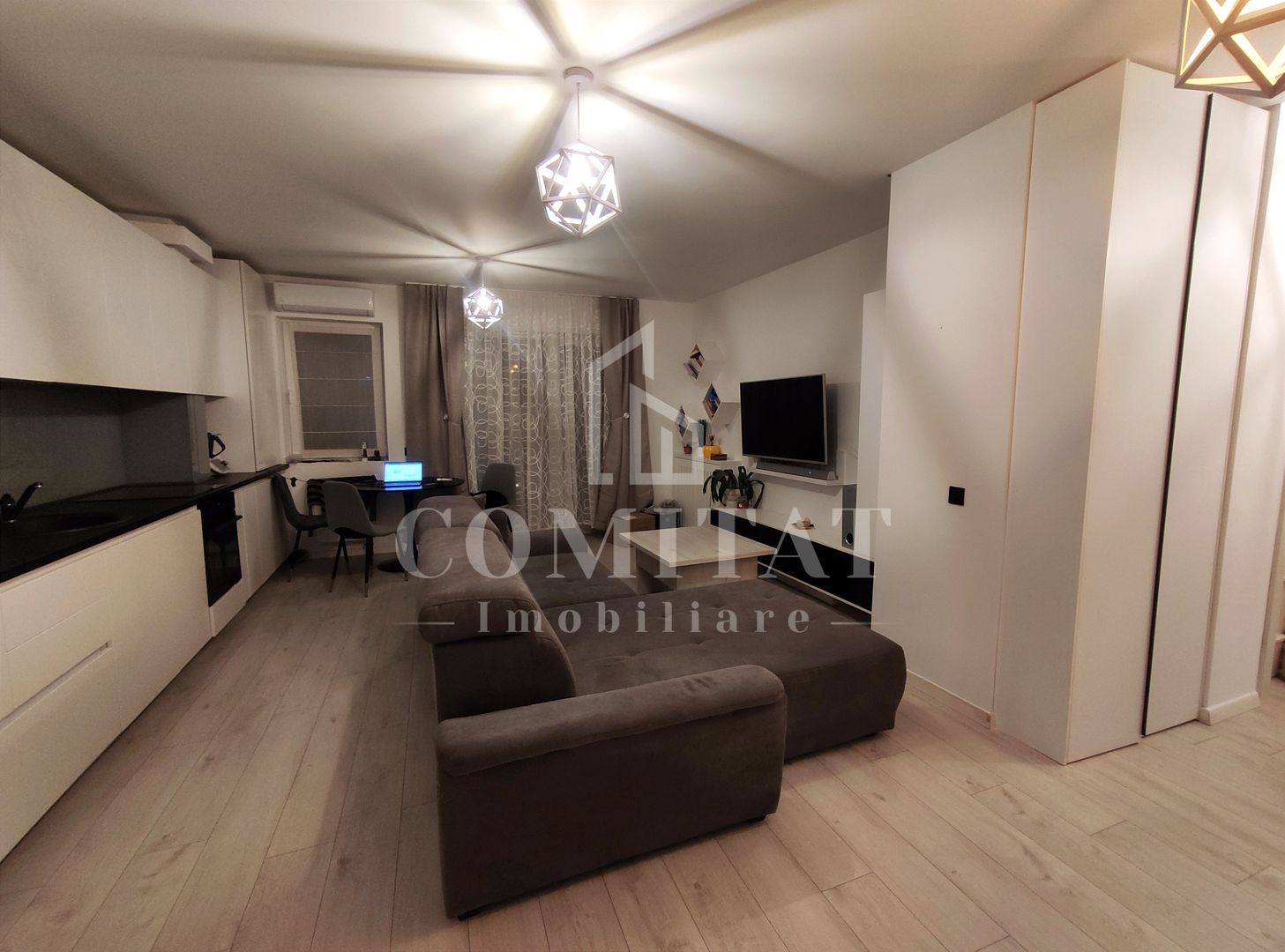 APARTAMENT BIJUTERIE | LA CHEIE | IULIUS MALL - Poză 1