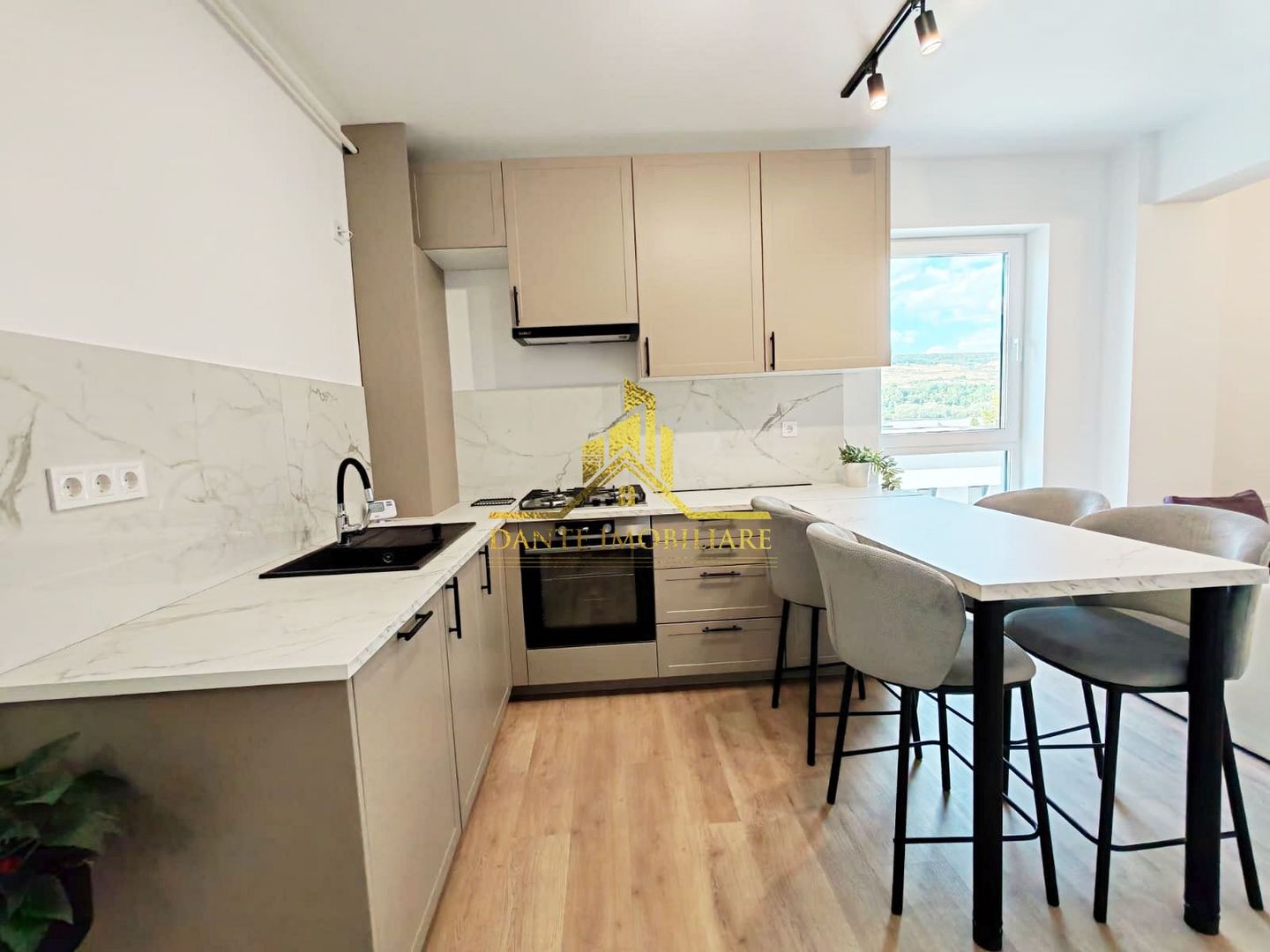 3 camere, ultrafinisat, modern, bloc nou, balcon, parcare, Floresti - Poză 12