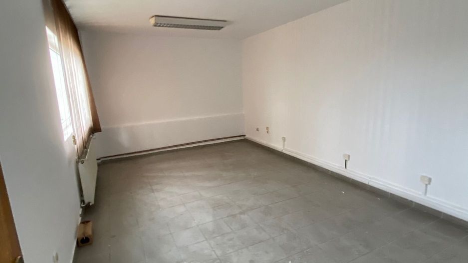 Hala 700mp  - 1040 mp cu spatiu de birouri zona de S - Poză 5