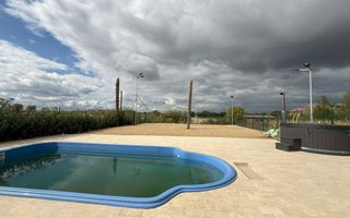 Vila de vanzare in APA-NORD  cu 2 Piscine/Zona de Relaxare/Acces lac - Poză 4