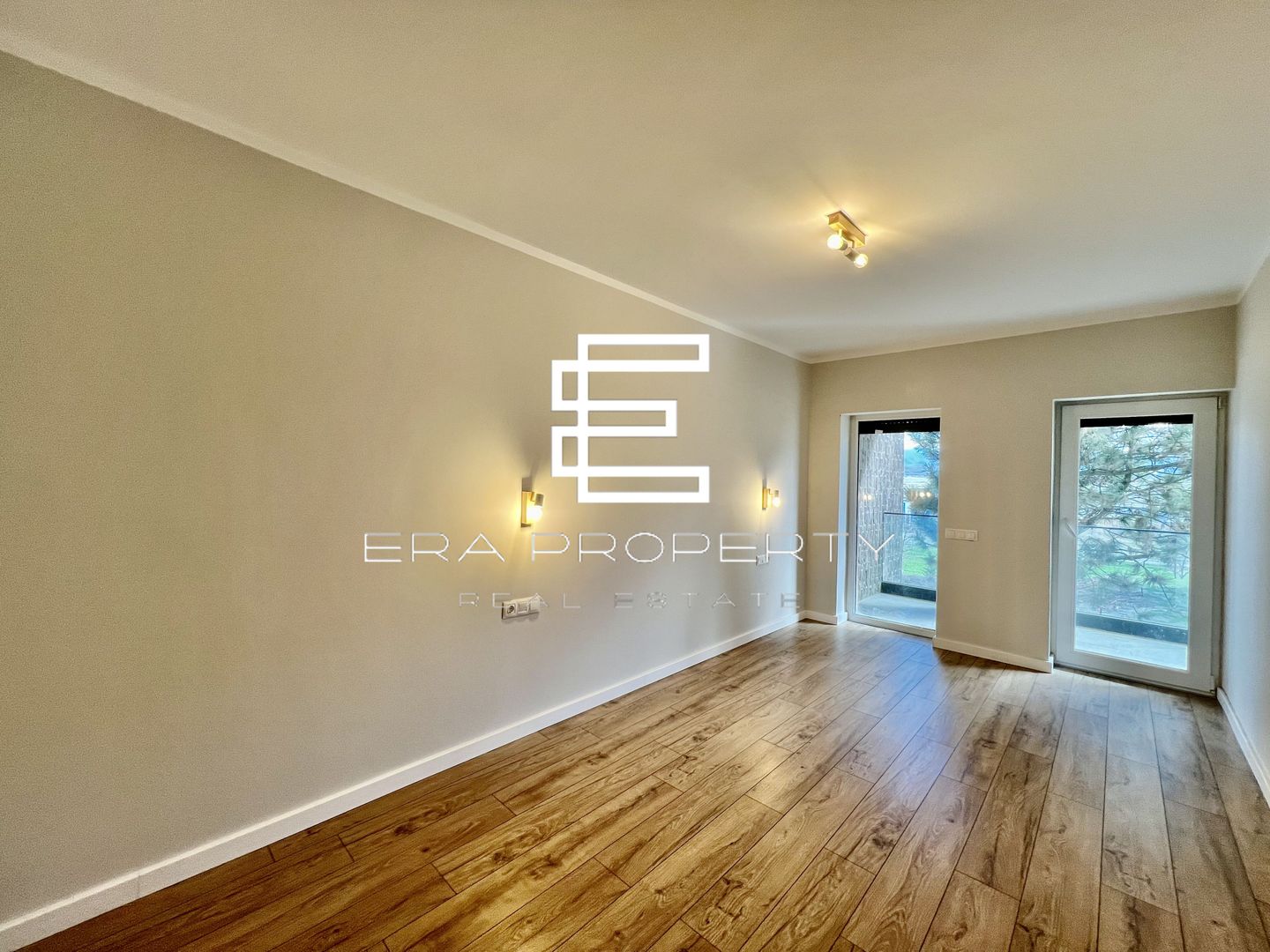 Apartament  54 mp- balcon 14 mp- aer conditionat- zona Aeroport /Sibiu - Poză 2