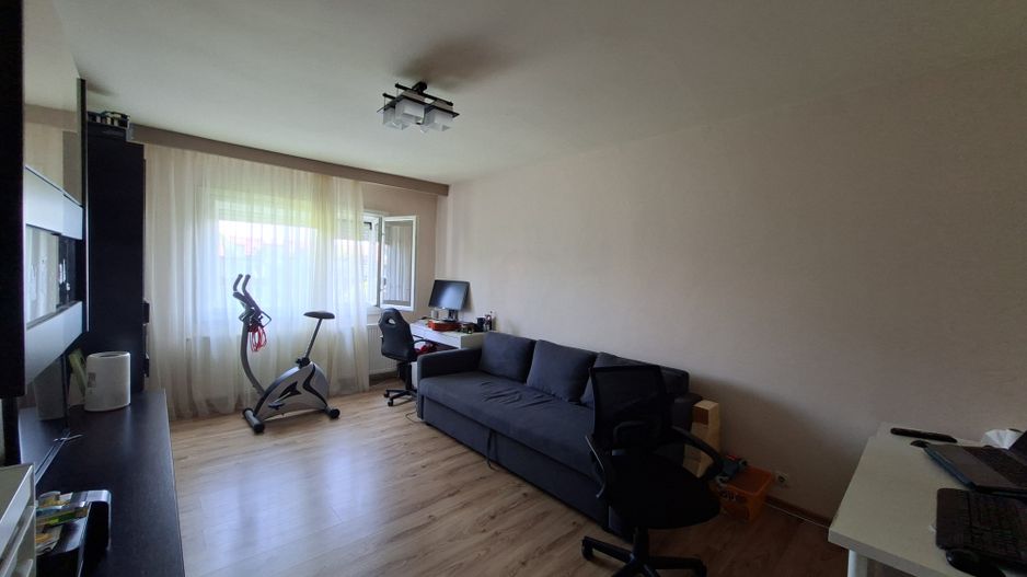 Apartament cu 3 camere - 70mp - Zona Aradului - Poză 1