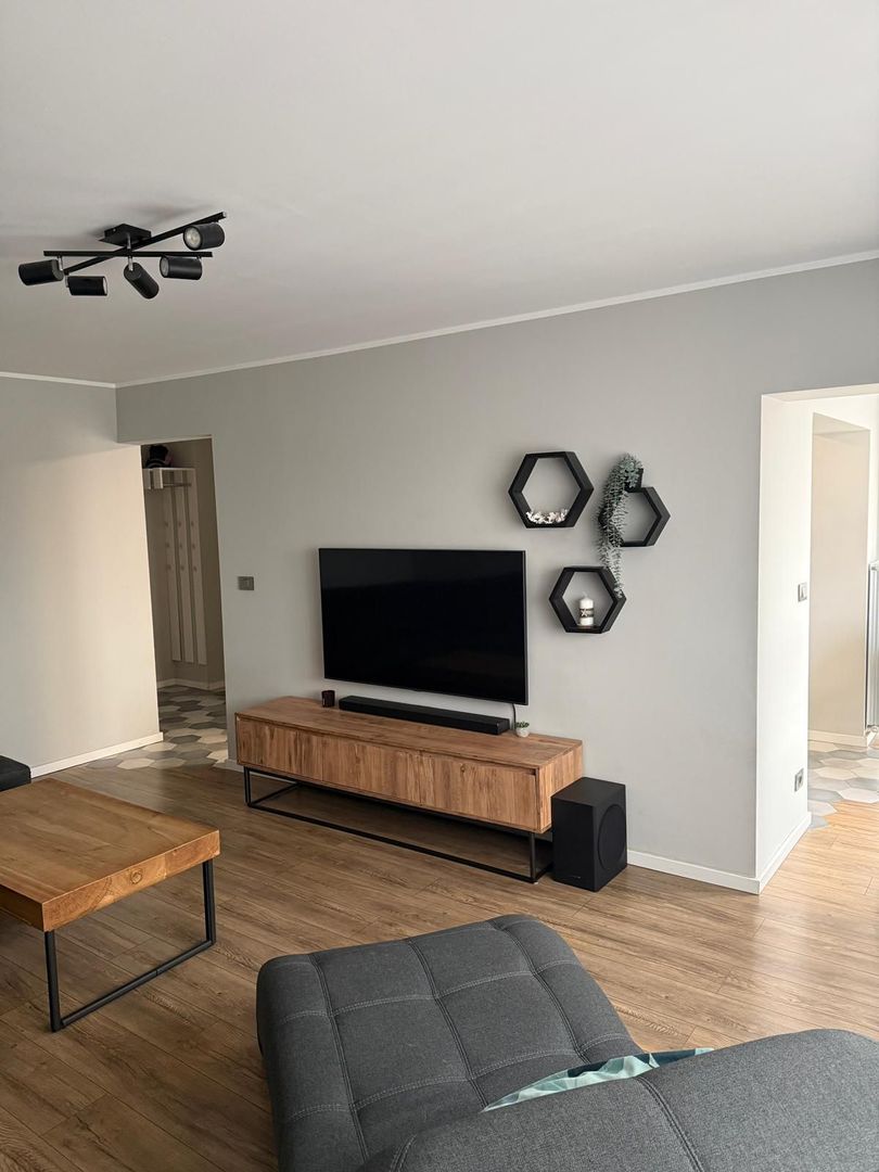 Vând apartament de lux 3 camere, decomandat, 72 mp, etaj 3/4 - Poză 4
