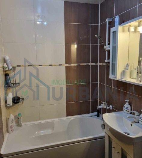 Apartament 3 camere decomandat, Podu Roș, Iași - renovat, utilat și mobilat - Poză 4