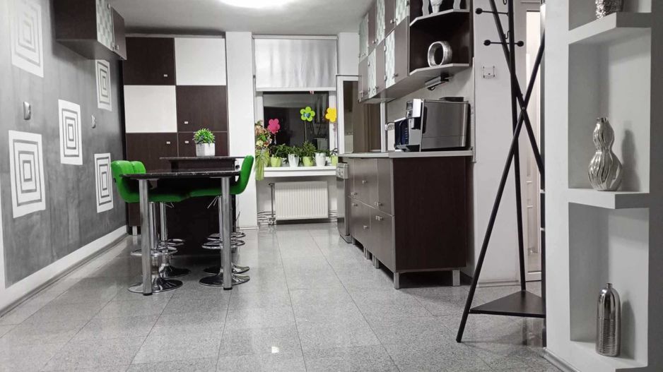 vând apartament 3 camere ultracentral, Satu Mare, - Poză 5