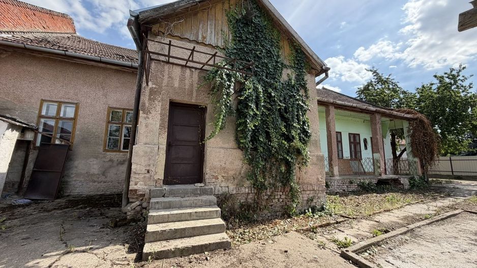 Casă de renovat cu teren 557 mp, central Str. Gh. Barițiu - Carei - Poză 7