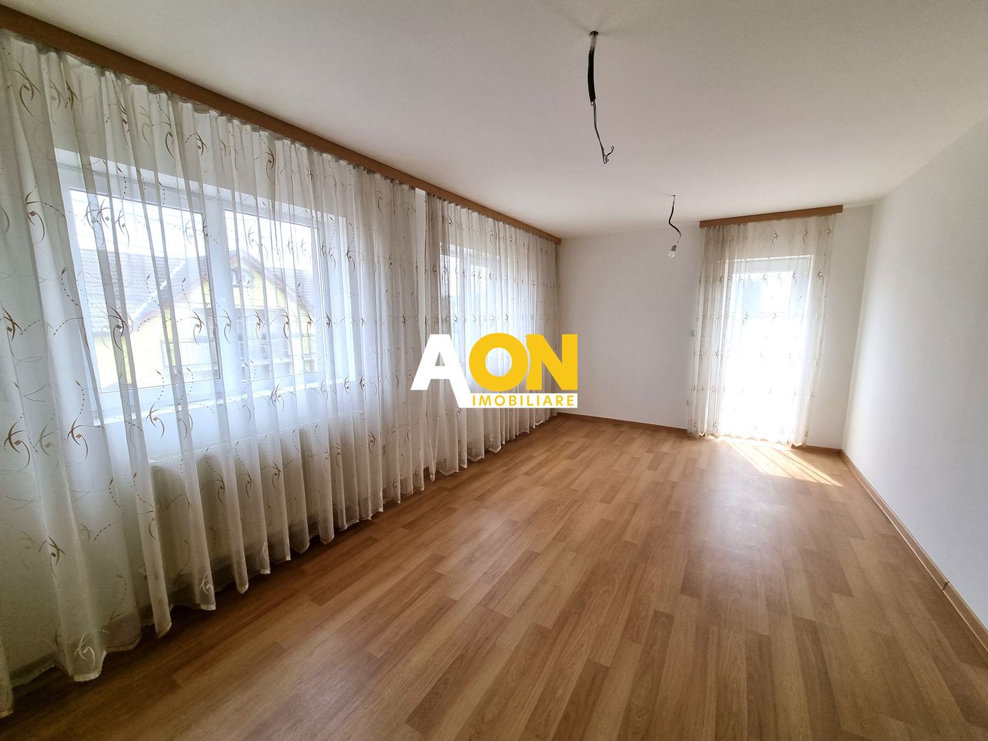 Apartament la vila 3 camere, garaj, Alba Micesti - Poză 1