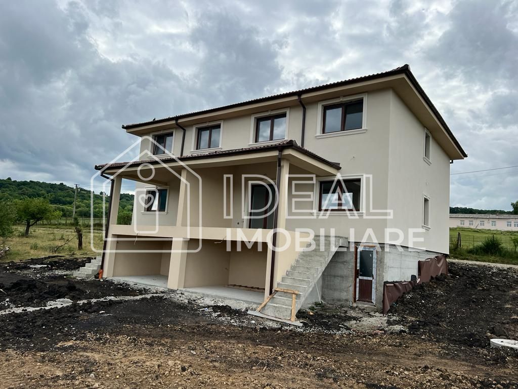 Casa Tip Duplex cu 4 camere si 366 mp teren, in Cisandie - Poză 4