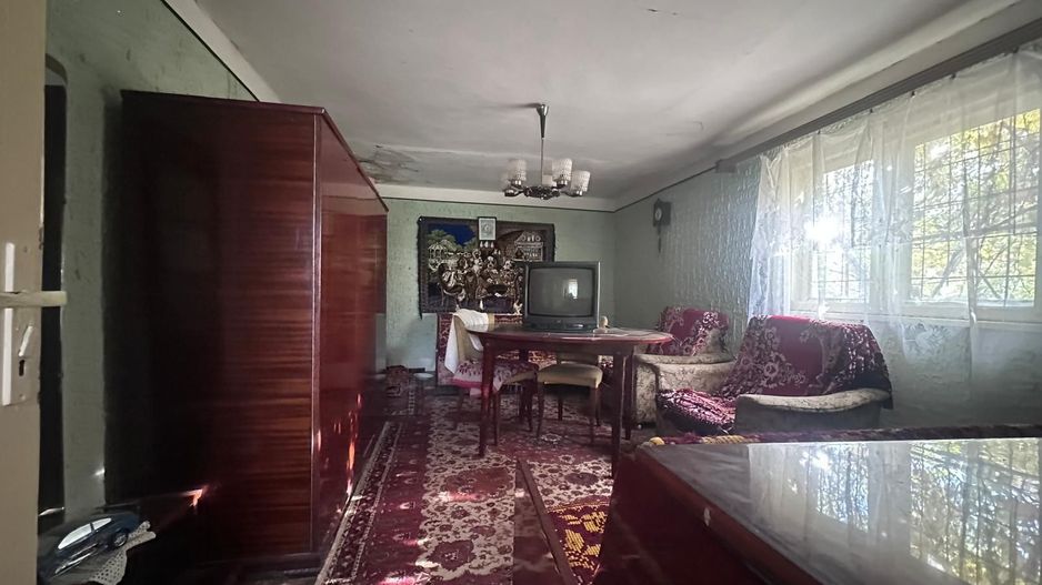 Vanzare casă cu teren mare în satul Cazaci – aproape de Târgoviște - Poză 3