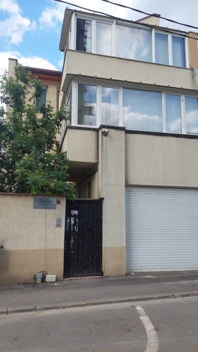 Casa Titulescu cu parcare privata -posibilitate extindere curte pana la 500 mp - Poză 1