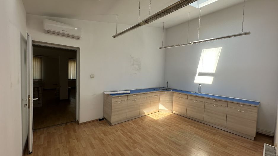 Spatiu de birou -zona strada Cluj/ 4 locuri de parcare - Poză 5