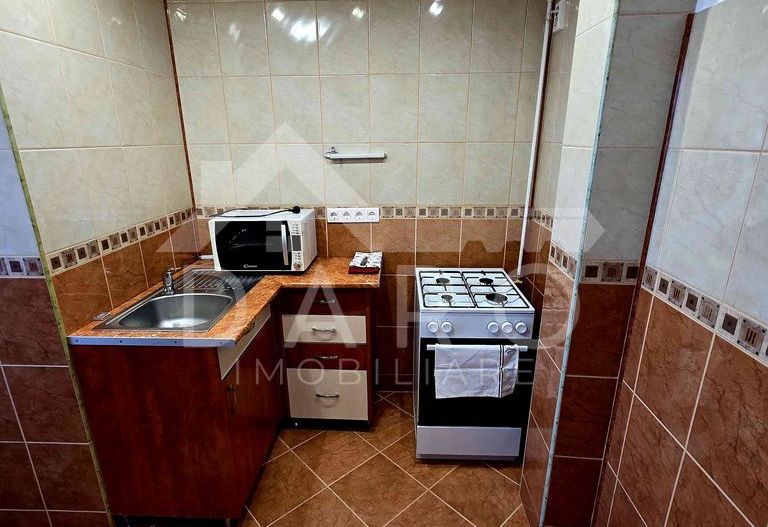 Vând apartament 3 camere - Poză 9