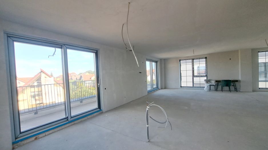 Penthouse 150 mp utili+ terase 200 mp+ 2 parcari subterane +curte 120 mp - Poză 14