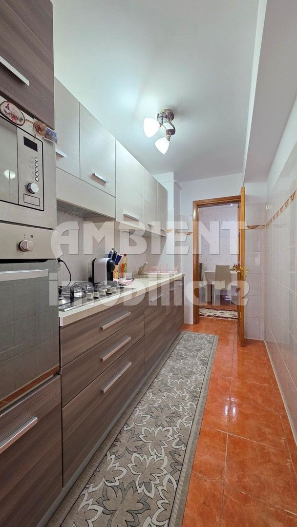 Apartament cu 3 camere, mobilat si utilat, etaj 1, zona Centru; - Poză 4