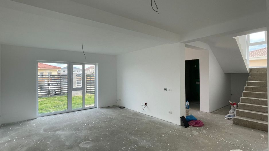 Duplex spațios cu teren generos-Moșnița Nouă - Poză 1