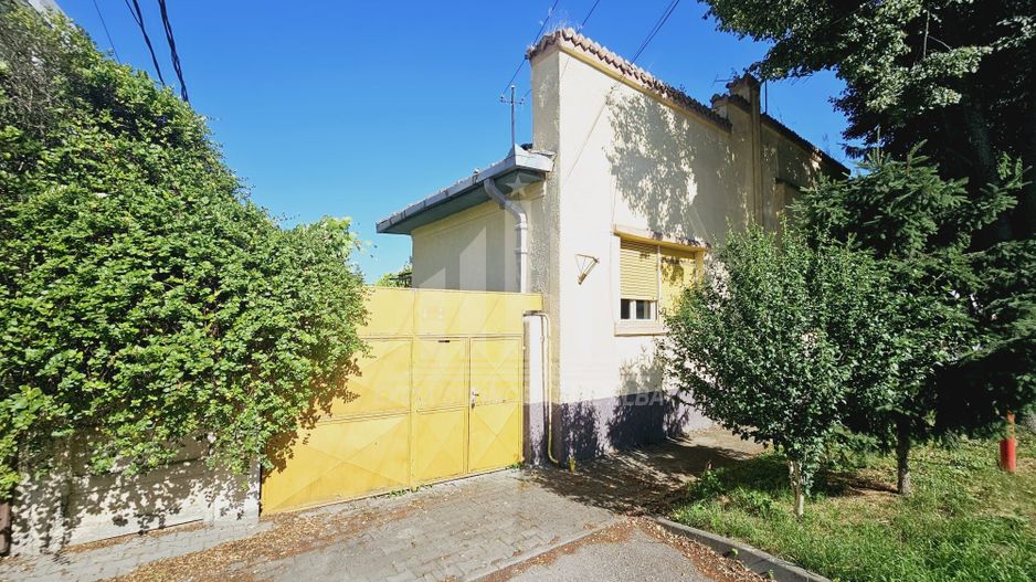 Casa individuala de vanzare, Lipoveni - Centru - Poză 1