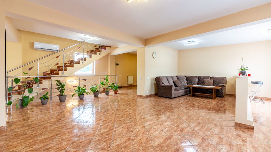 Vanzare Cladire P+1+M cu Spatiu Comercial + Rezidential, Apusului - Poză 4
