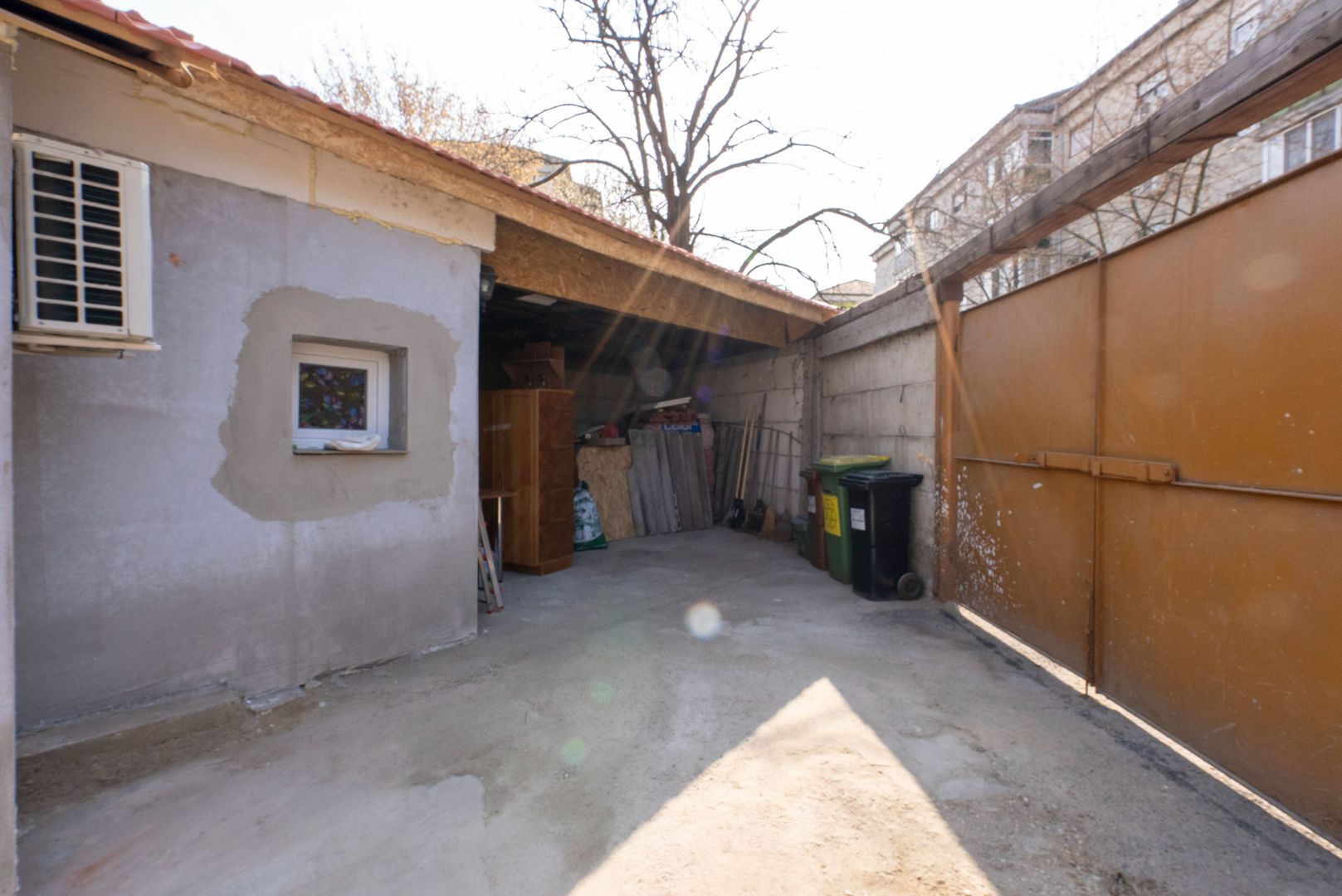 Casa cu 300 mp de teren , acces auto si dublu front in Nufarul - Poză 13