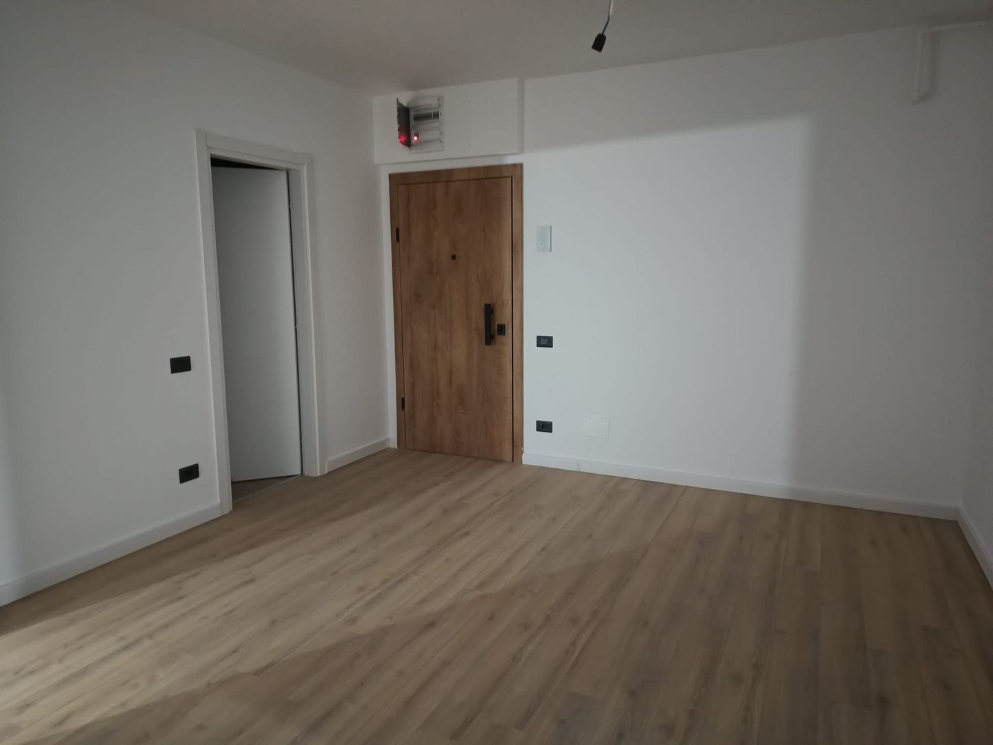 Apartament cu vedere la lac, 2 camere- Doamna Ghica - Poză 3