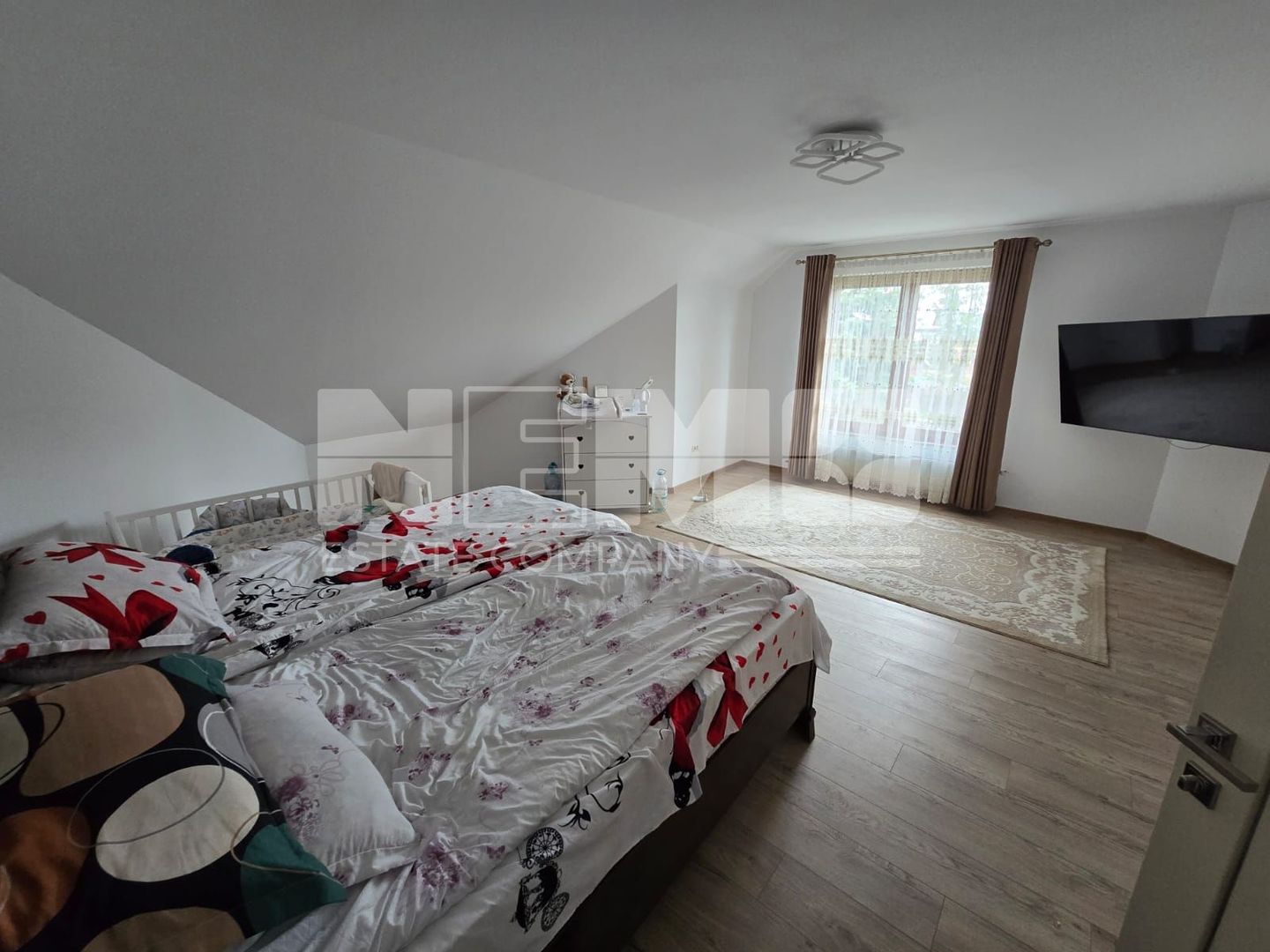 Casă spațioasă la 650000 de euro I Volovăț - Poză 3