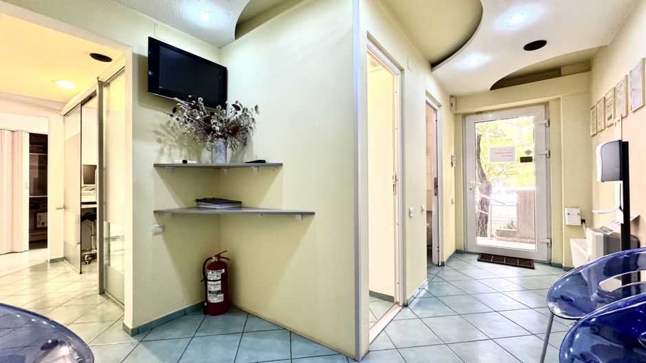 Cabinet stomatologic cu tradiție 20+ ani - dotat si funcțional - Poză 1