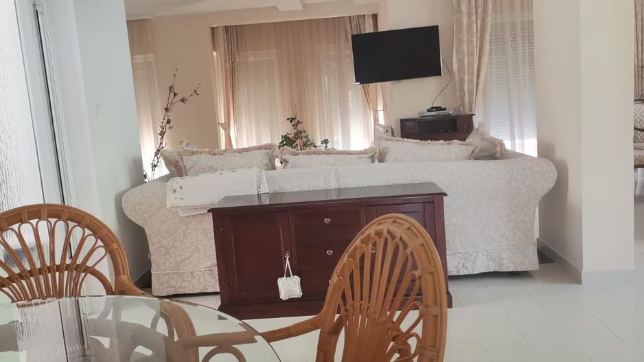 Casă deosebită în Fratellia, cu teren 657 mp - Poză 19