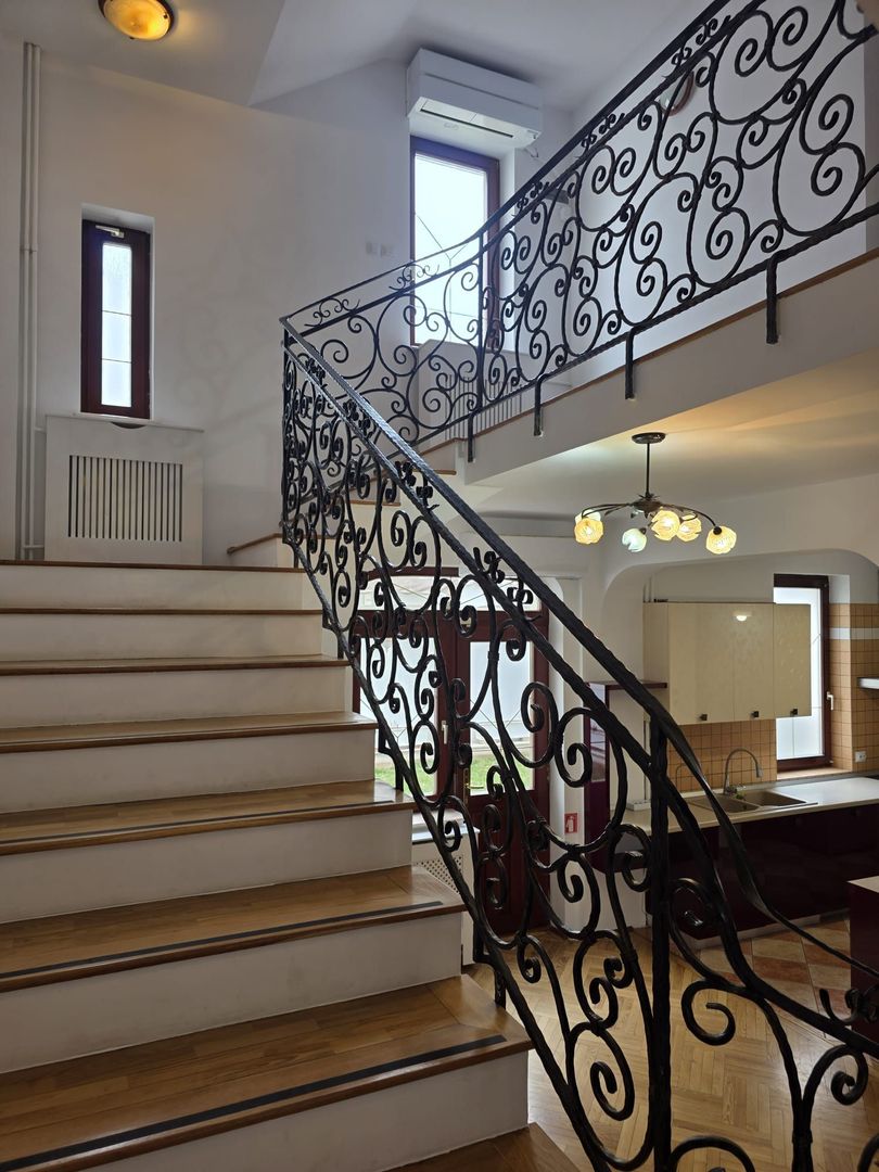 Vila de inchiriat - Poză 1