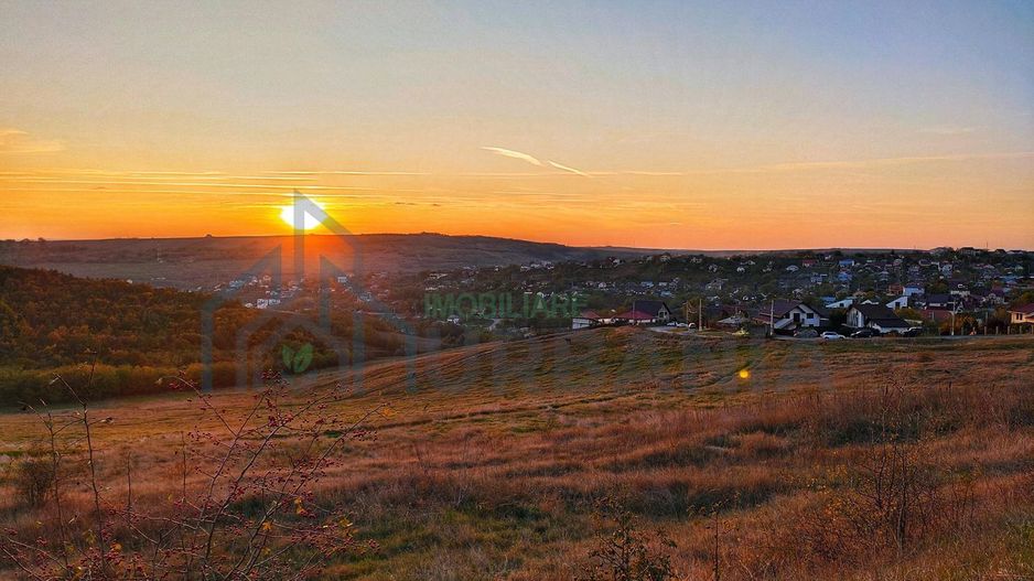 Teren intravilan 704 mp, acces asfaltat, priveliste Padurea Breazu - Poză 4