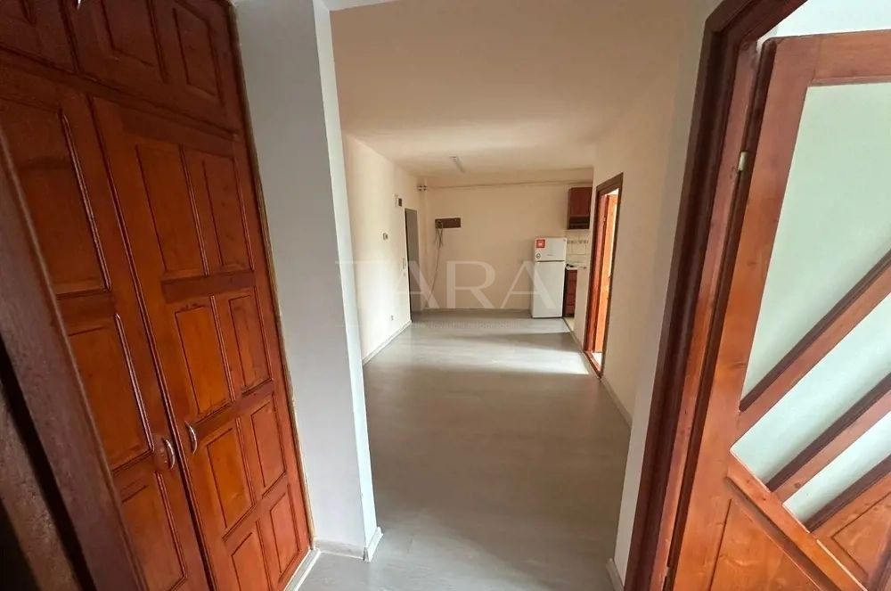 Apartament cu trei camere zona Ioan Rus, Florești. - Poză 3