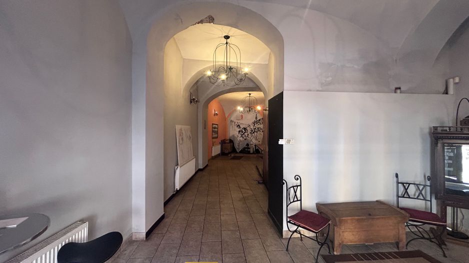 Spatiu comercial de vanzare zona Bou Rosu - Poză 1